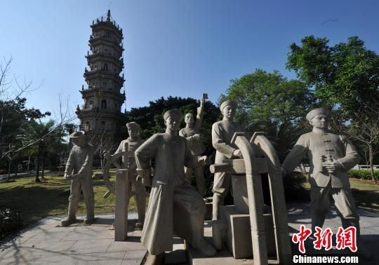 图为始建于宋代的罗星塔位于福州马尾闽江北岸的罗星山上，石塔七层八角，塔径8.6米，高30余米。　张斌 摄
