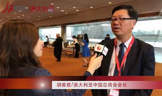 胡善君接受记者采访