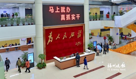 群众到市民服务中心办事不用再打印社保缴费证明。