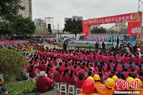 四川遂宁举行万人诗歌朗诵会追思先贤