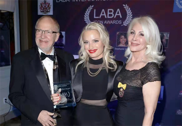 第二届LABA_标志公益奖（Icon_Awards）在美国比佛利山庄颁奖_著名艺术家黄建南斩获“艺术大师奖”